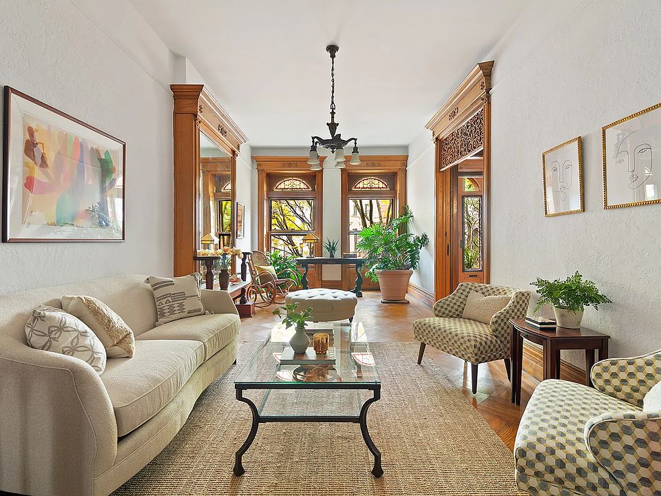 1st image of 290 Park Pl
