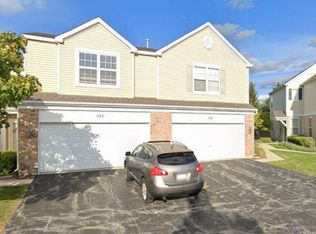 525 Springbrook Trl N, Oswego, IL 60543