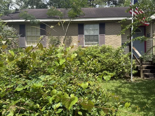 10408 Riverbend Dr, Moss Point, MS 39562