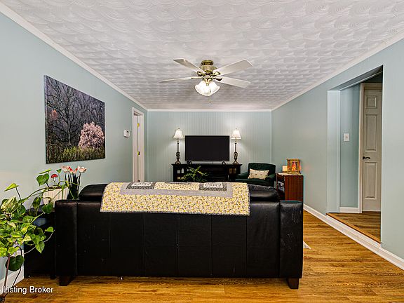 5th image of 527 S Park Rd