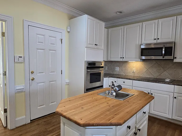 4208 Leicester Ct — Photo 11