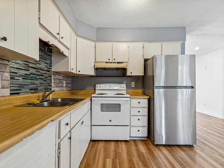 4822 Long Branch Dr — Photo 2