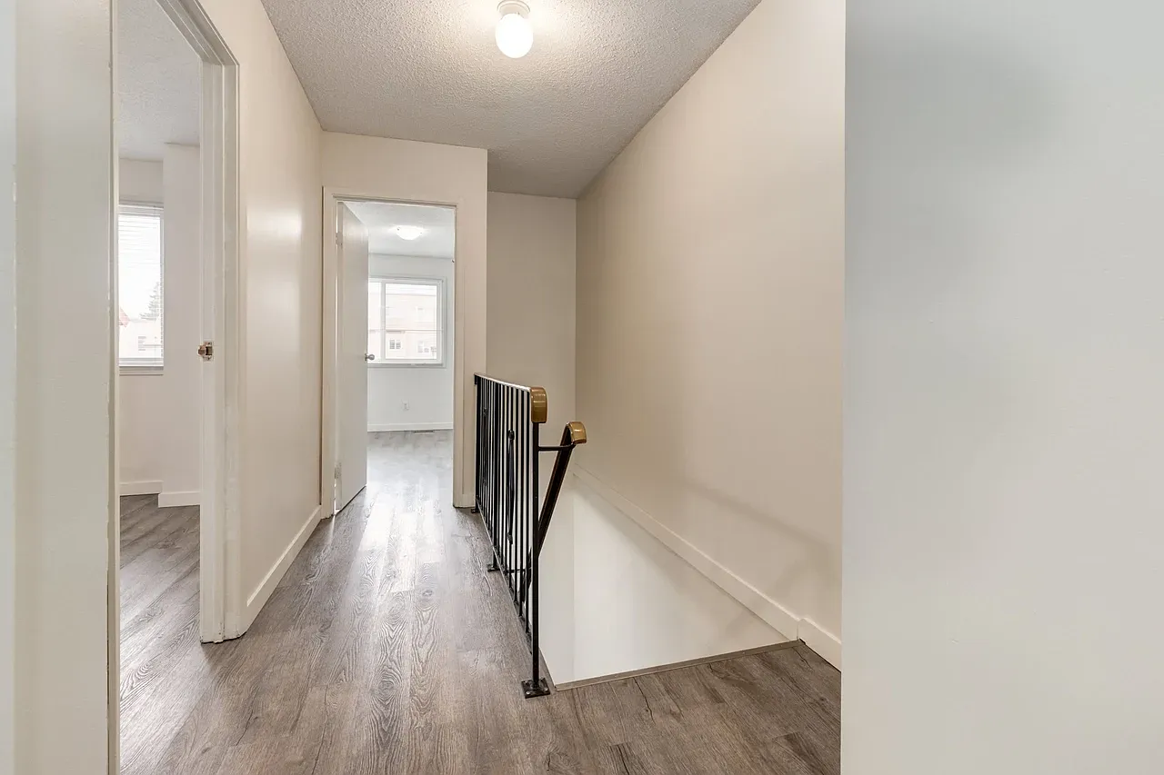 Sunridge Village — Photo 1