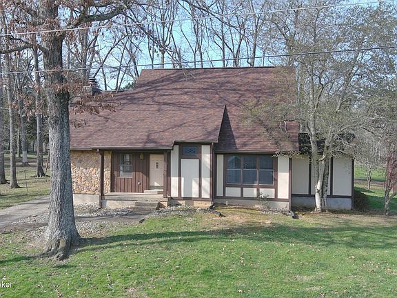 3rd image of 697 Saint Andrews Rd