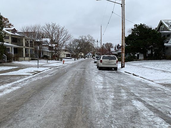 4th image of 12813 Edmonton Ave