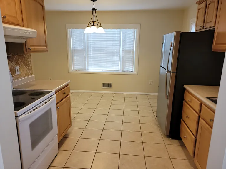 7425 Bee Bee Dr — Photo 4
