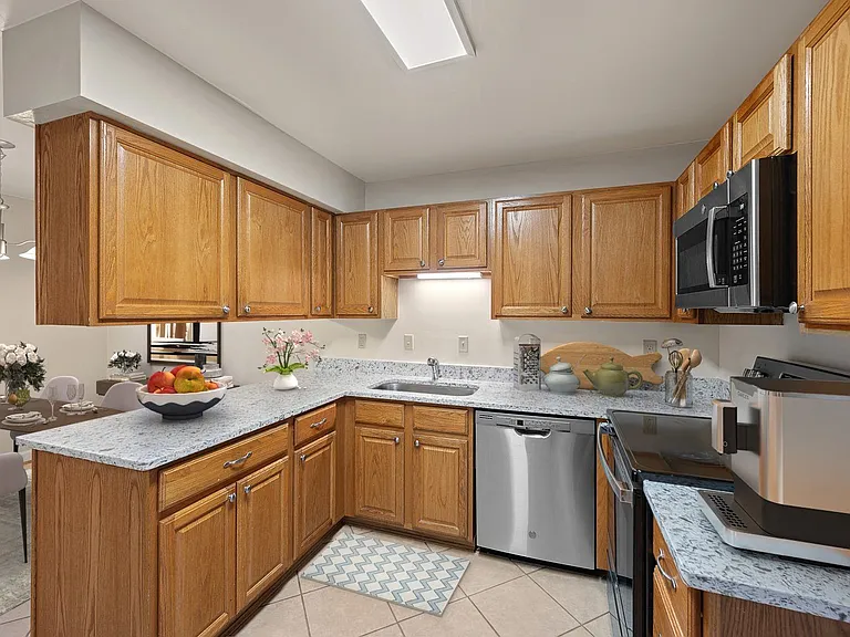 Indian Creek Apartments and Townhomes — Photo 15