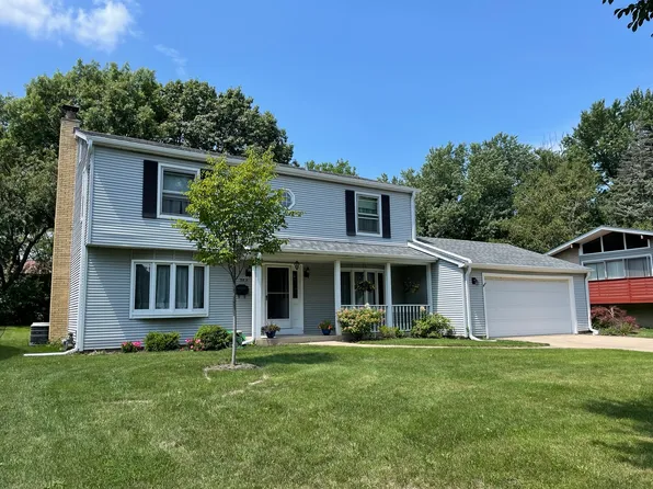 543 S 13th St, St Charles, IL 60174