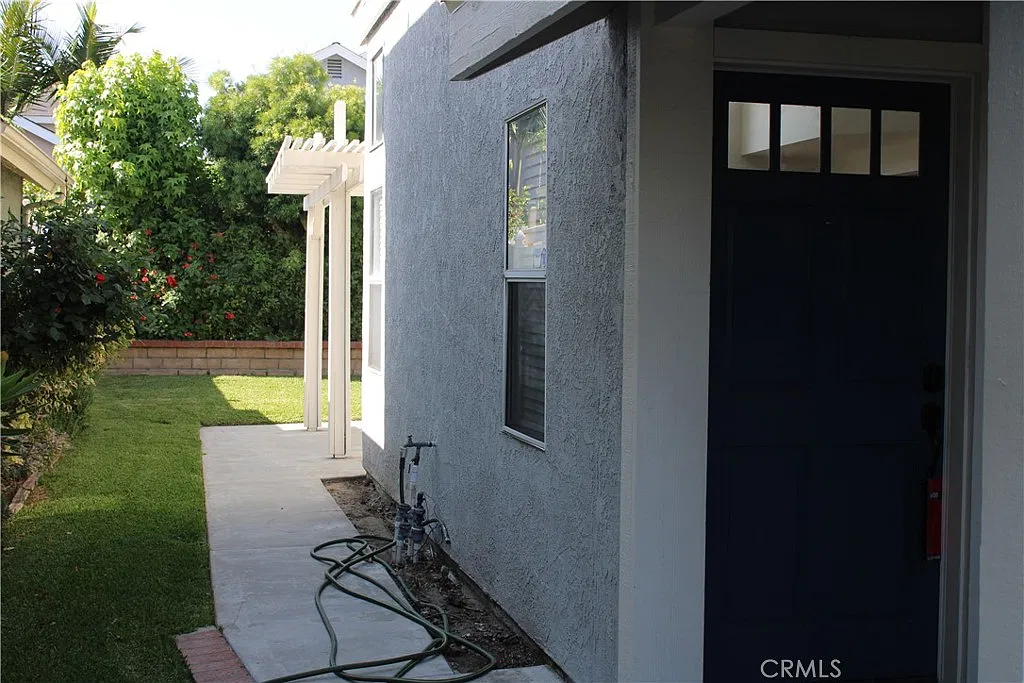 3 bed, 2.5 bath, 1624 sqft, $3,850 — Photo 2