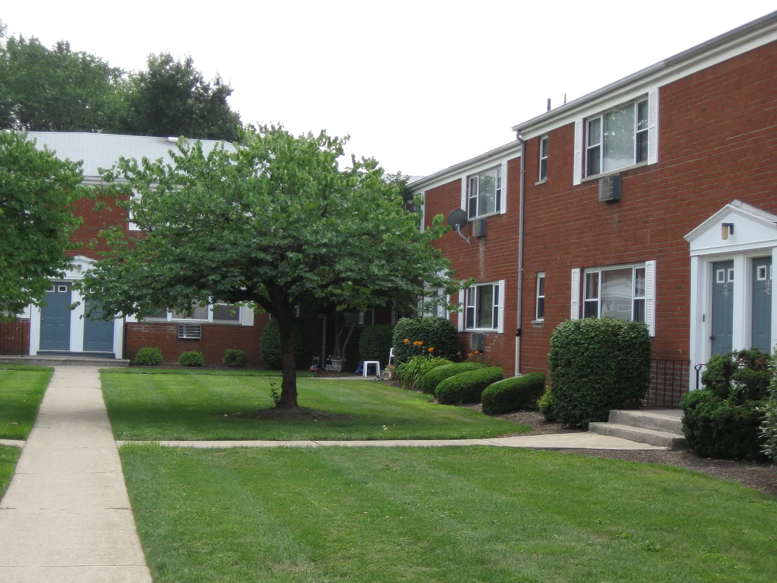 Dartmouth Village — Photo 4