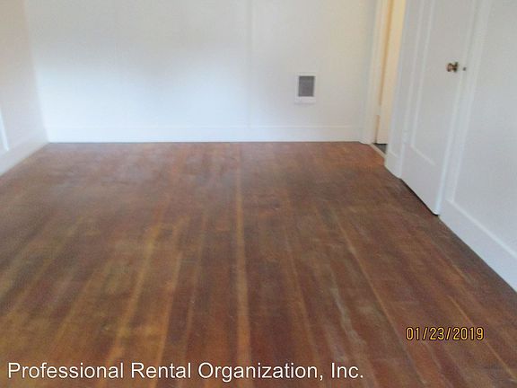 4th image of 1126 Oak Ave