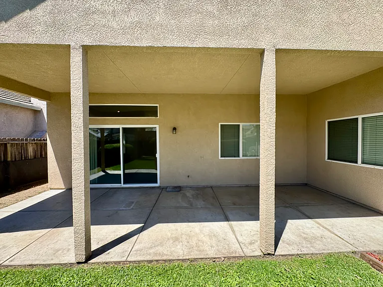 1398 Madelena Ln — Photo 32