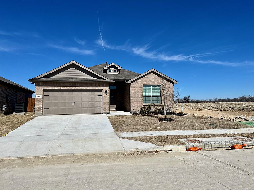 1st image of 300 Crowfoot Dr