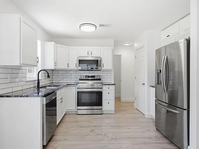 8502 Appledale Dr — Photo 3