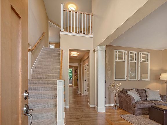 3rd image of 1117 NE Katsura St #4
