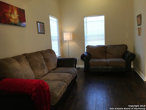 5th image of 207 Hill St
