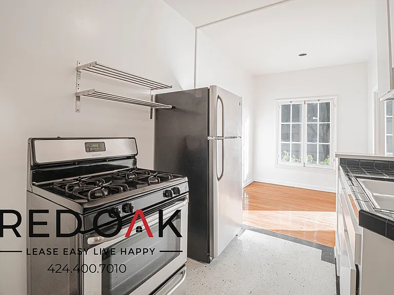 180 S Sycamore Ave #104 — Photo 5