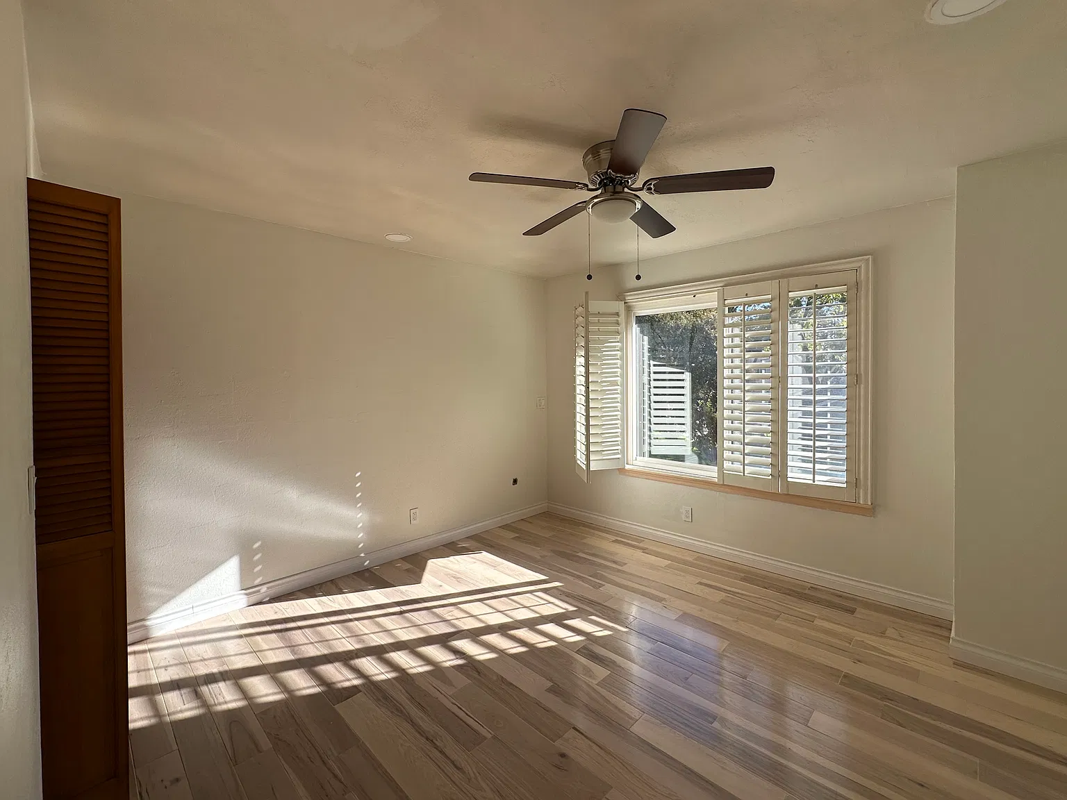 3 bed, 1.5 bath, 1102 sqft, $3,900 — Photo 2