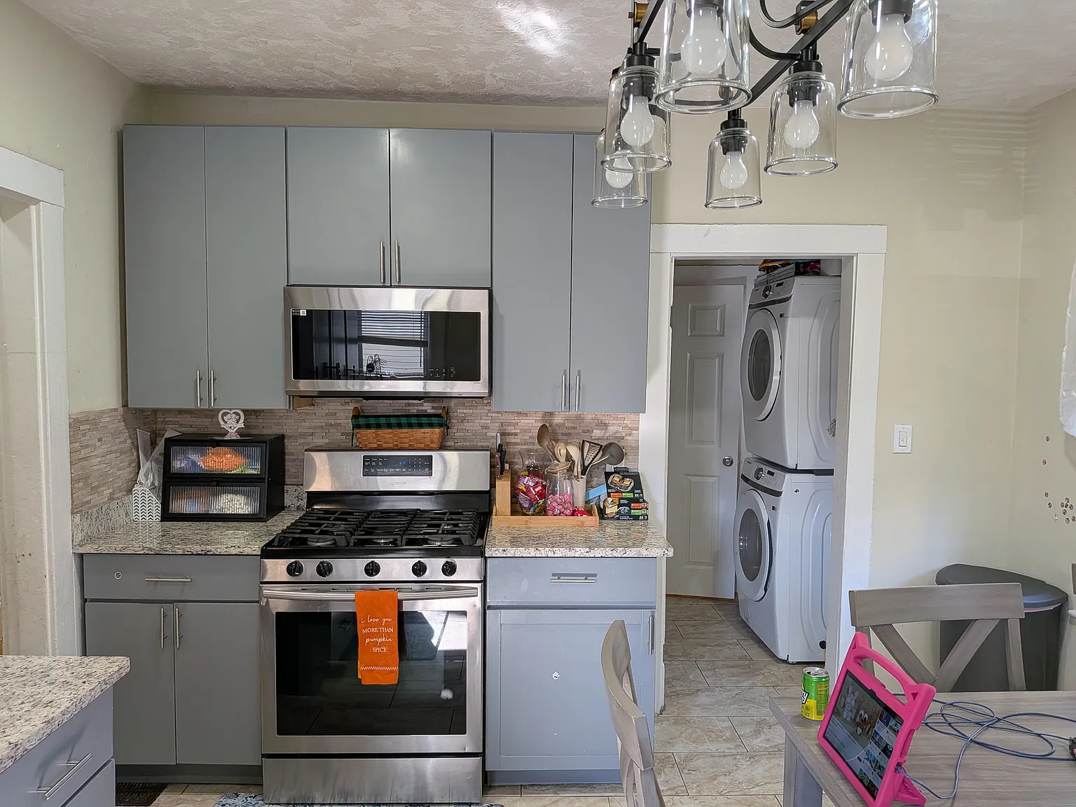 3 bed, 1.5 bath, 1300 sqft, $3,695 — Photo 4