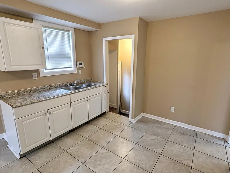 18489 Westmoreland Rd — Photo 10