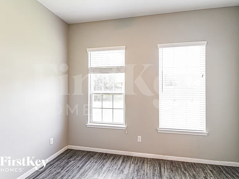 3209 Youngs Meadow Ln — Photo 9