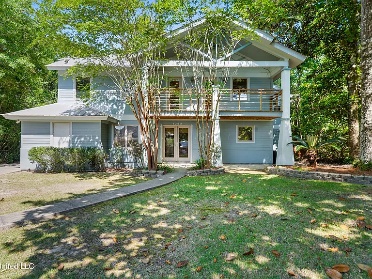 1220 Sunset Ave — Photo 1