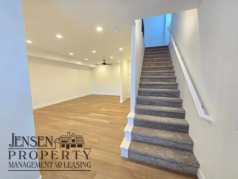 1070 W Albertine Ln — Photo 8