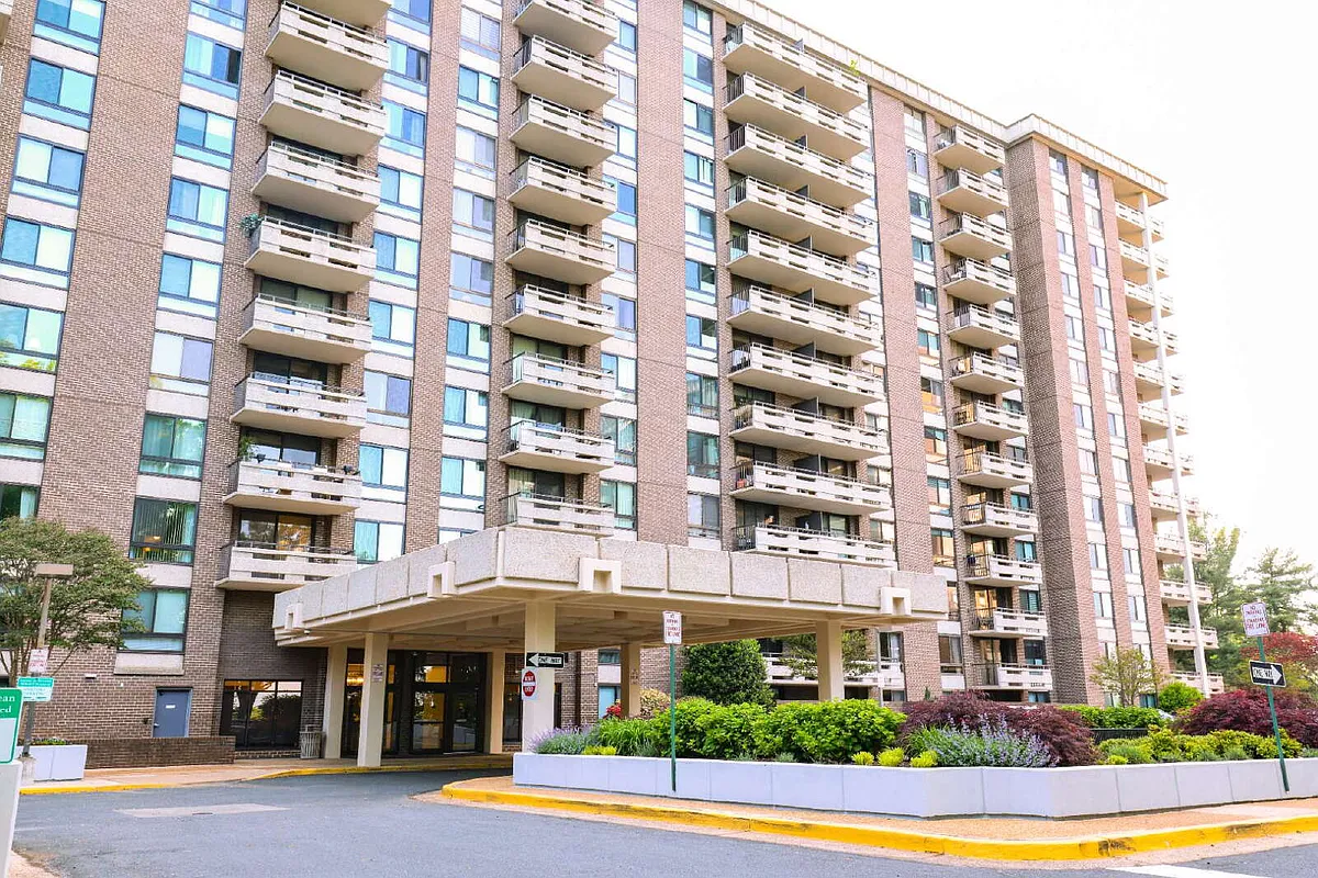 Building Photo - 1808 Old Meadow Rd #215