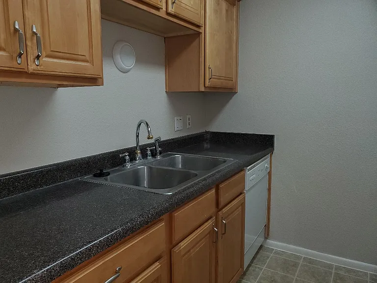 1224 E Evergreen St #133 — Photo 7