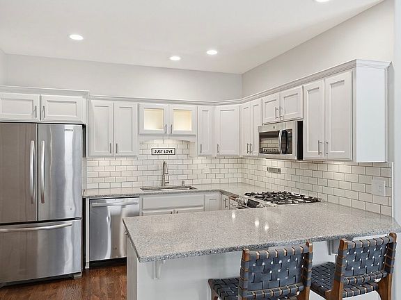 4th image of 19358 SW Laurelhurst Way