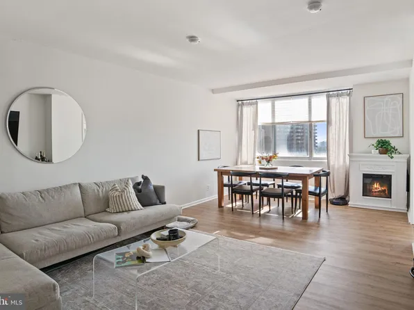 301 N Beauregard St APT 802, Alexandria, VA 22312