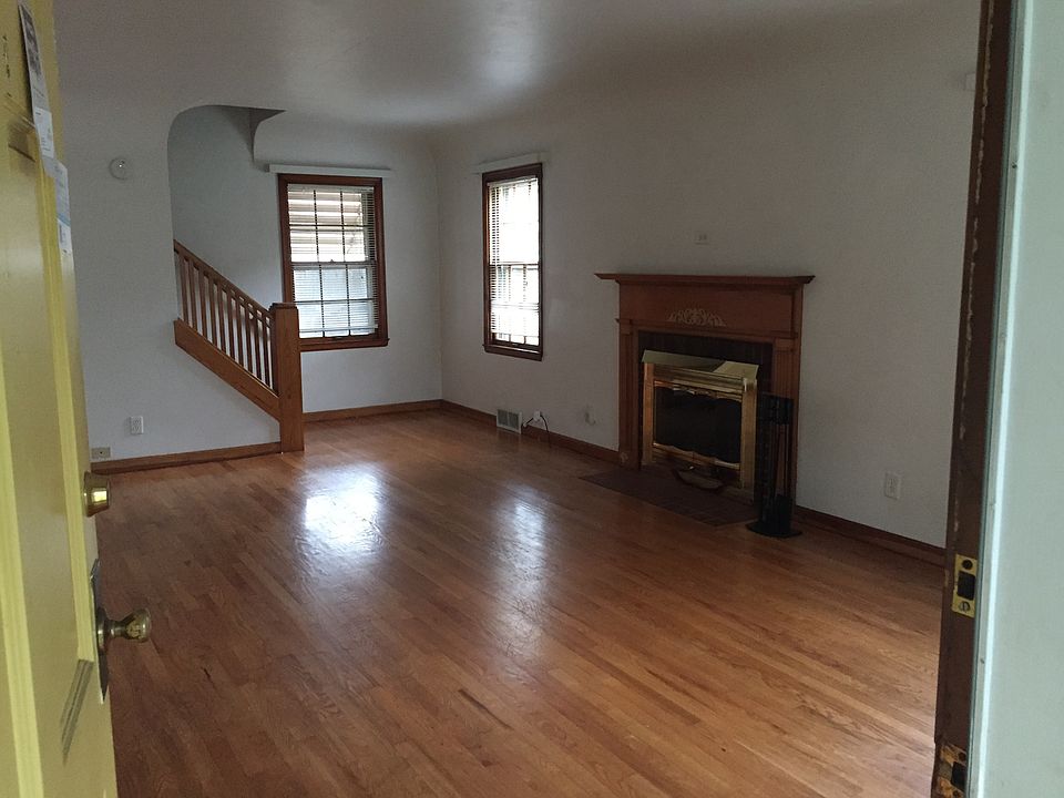 2nd image of 330 N Woodlawn Ave