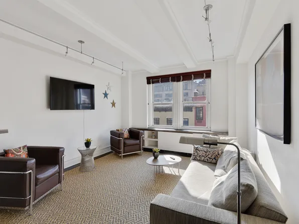 365 West 20th Street image 3 of 16