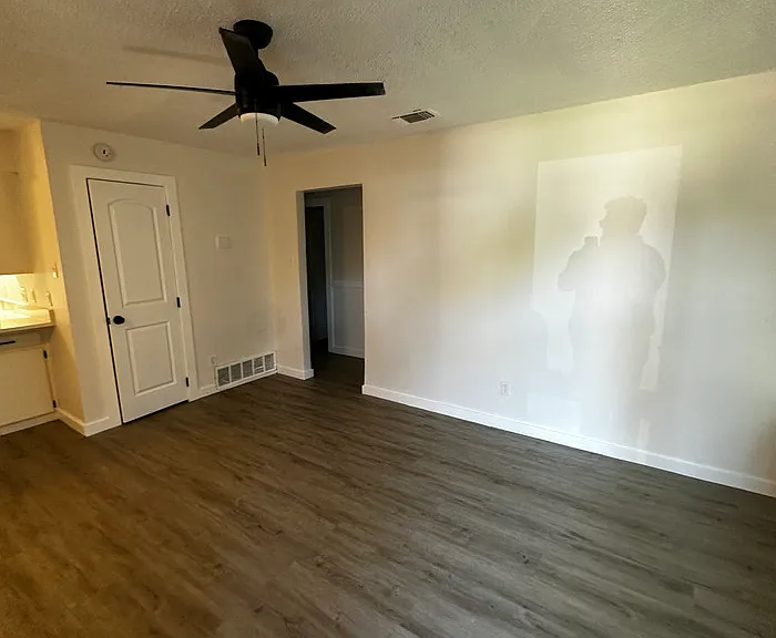 2463 Fort Worth St — Photo 9