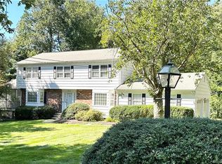 32 Longmeadow Rd, Trumbull, CT 06611