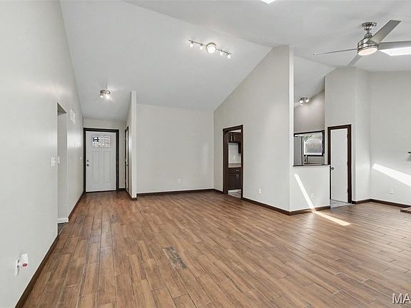 3rd image of 202 Barrington Dr