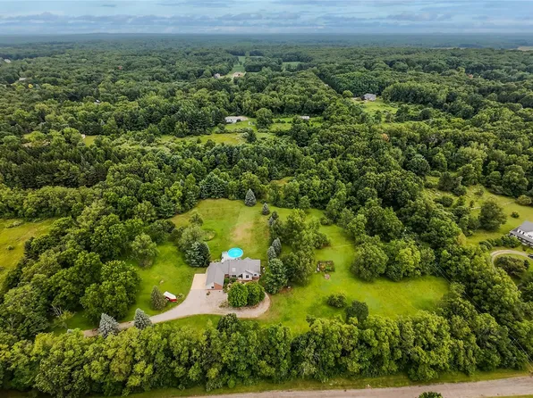4536 Stoney Acres Ln, Highland, MI 48357
