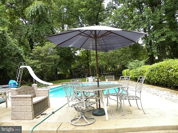 4th image of 2858 Rosemary Ln