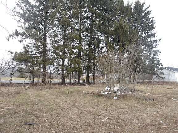 4th image of 616 Old County Road