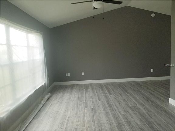 4th image of 674 Northcliff Ave