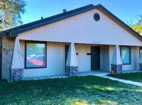 2117 14th St, Lubbock, TX