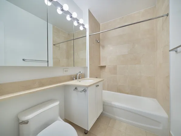 160 Riverside Boulevard image 11 of 11