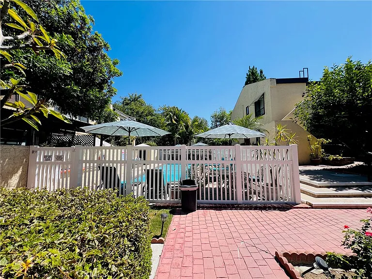 415 W Duarte Rd #2 — Photo 29
