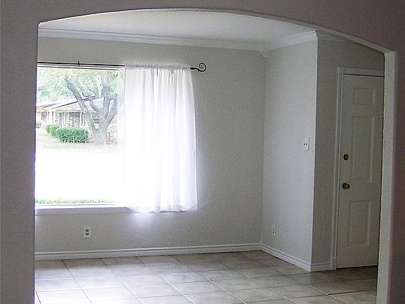 5th image of 1009 Oaklawn Dr