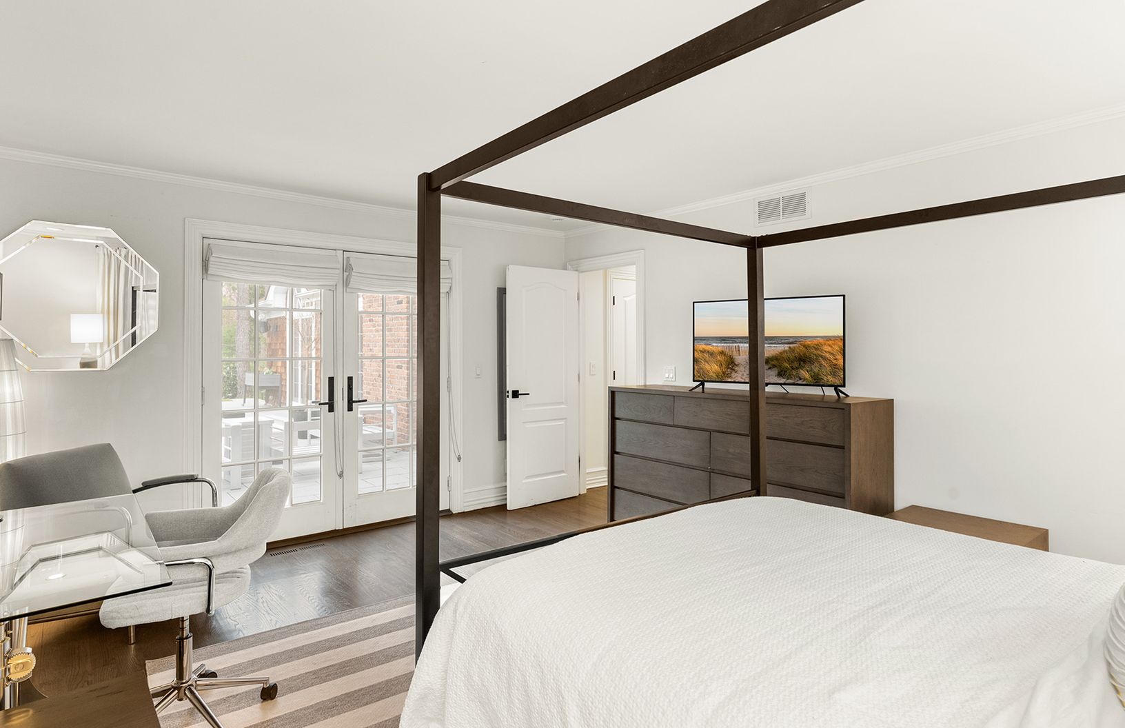  First Floor En-Suite