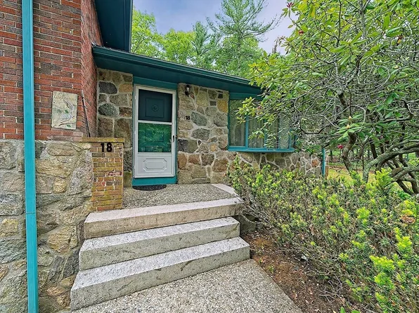 18 Shady Oak Dr, Mattapoisett, MA 02739
