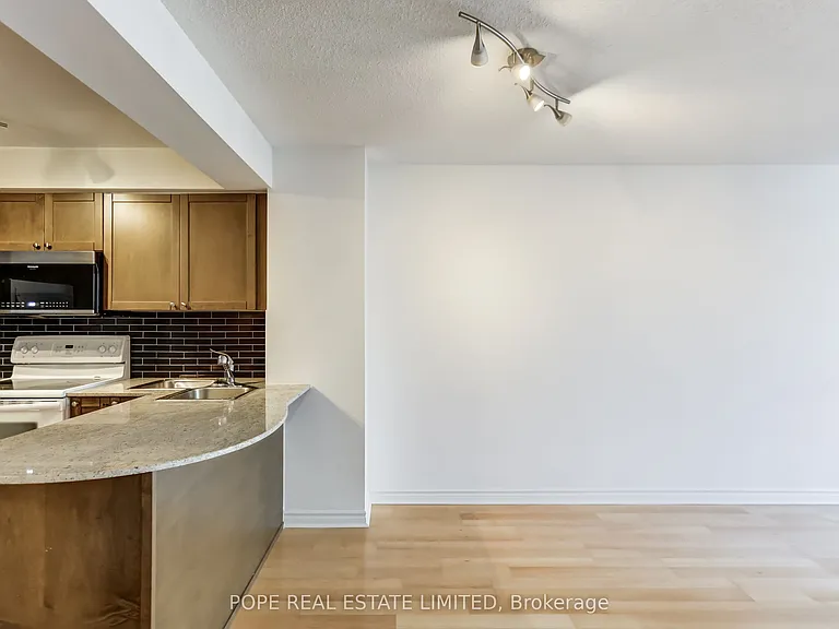 763 Bay St #713 — Photo 7