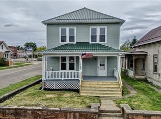 802 N Main St, Uhrichsville, OH 44683