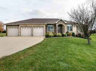 17586 Alan Jackson Dr, Dubuque, IA 52002