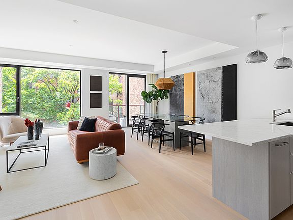 3rd image of 246 W 16th St